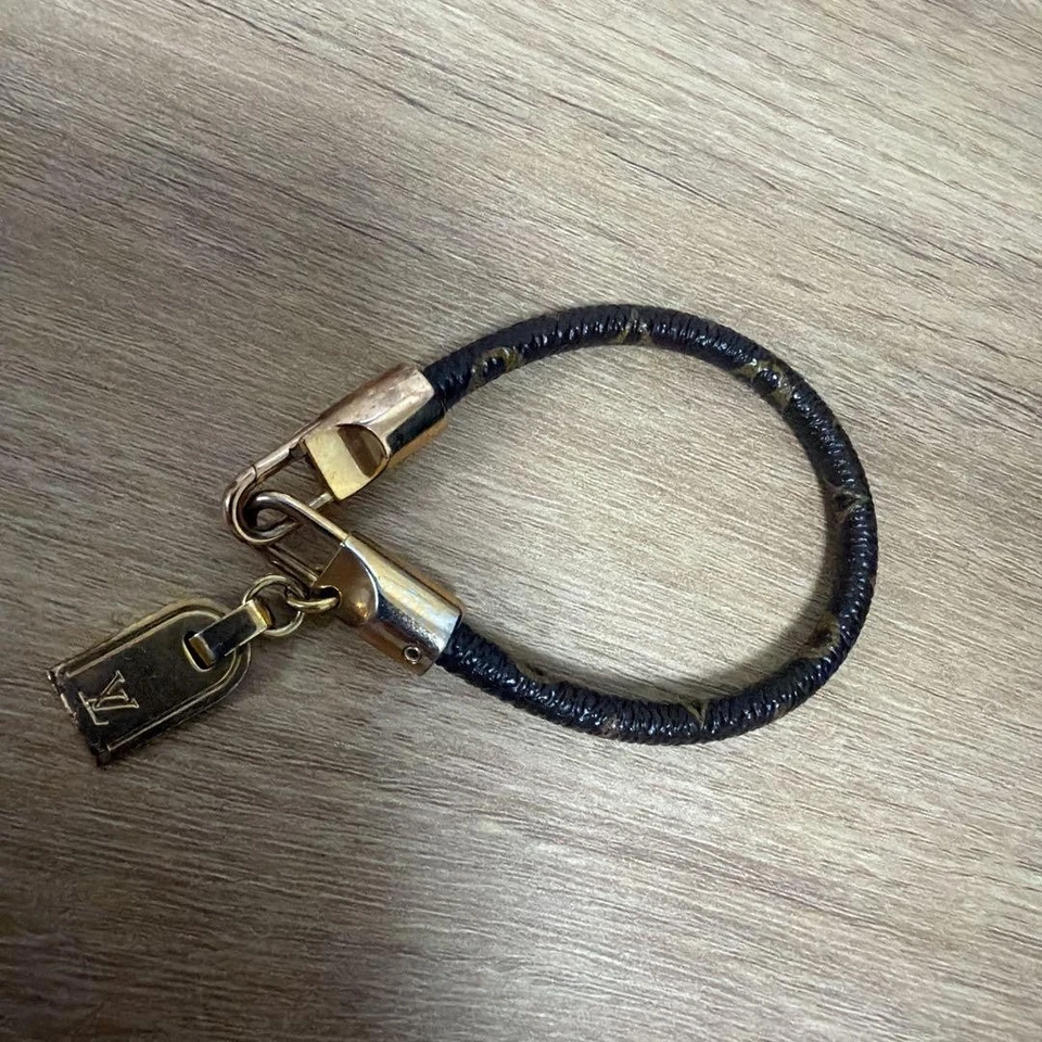 Pulsera Louis Vuitton Auténtica Color Cuero Negro Para Mujer Damas Foto 3 de 4