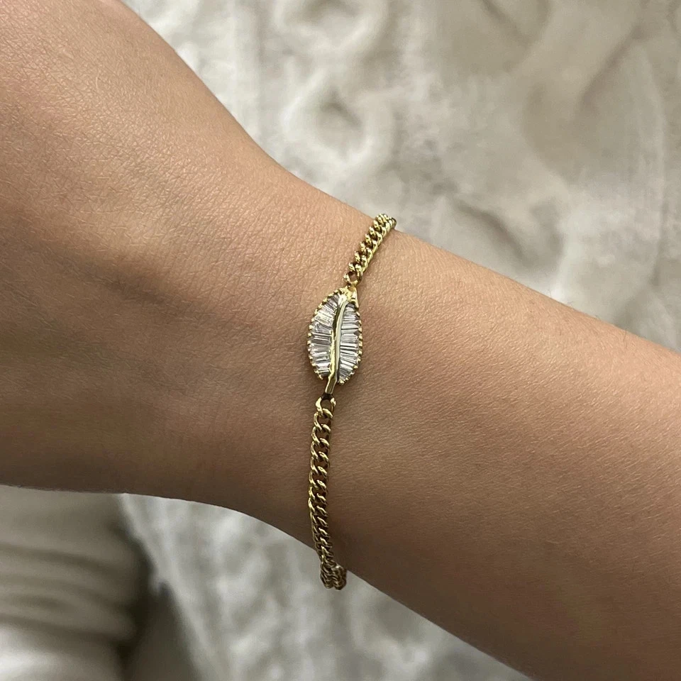 Impresionante brazalete cubano baguette de diamantes simulados de 3 quilates enchapado en oro amarillo de 14 k Foto 4 de 4