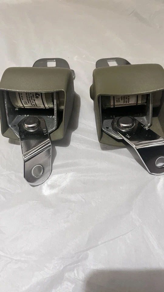 Juego de 2 retractores de cinturón de seguridad Ford Fairlane Comet Cyclone 1965-1967 NOS Foto 3 de 3