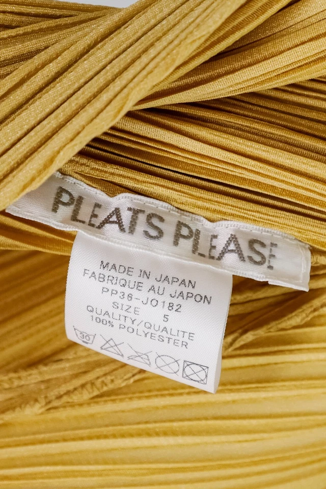 STUNNING!! Issey Miyake Pleats Please Single Tan Button Jacket, SIZE JP5 - Image 4 of 4