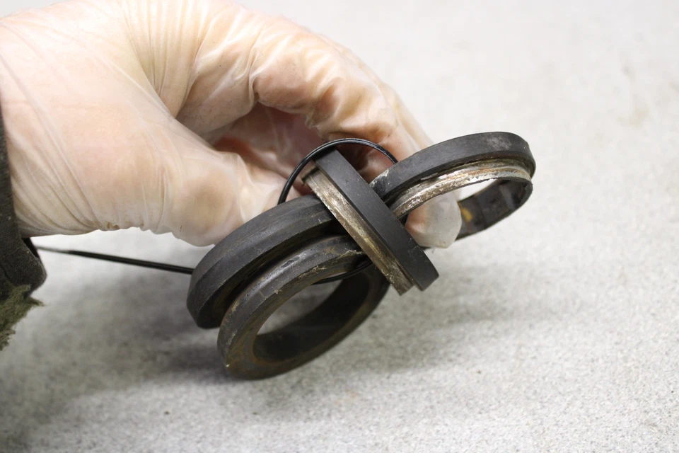 1972 年本田 CB450 超级运动头灯橡胶座 A13-6286.PQ — 第 2/3 张图片