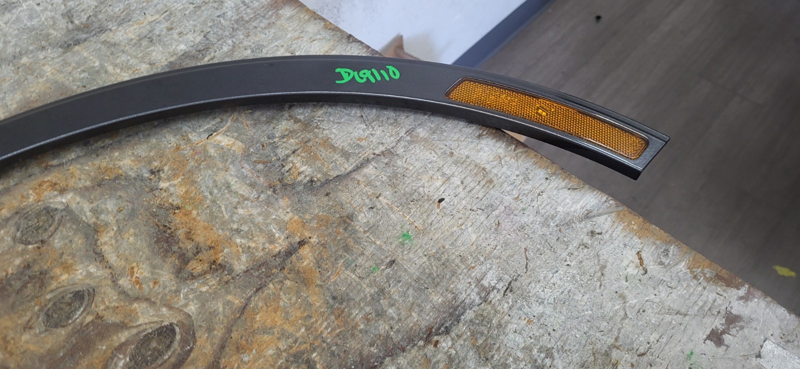 2021-2024 BENTLEY BENTAYGA FENDER FLARE PASSENGER SIDE FRONT USED OEM *DC9110