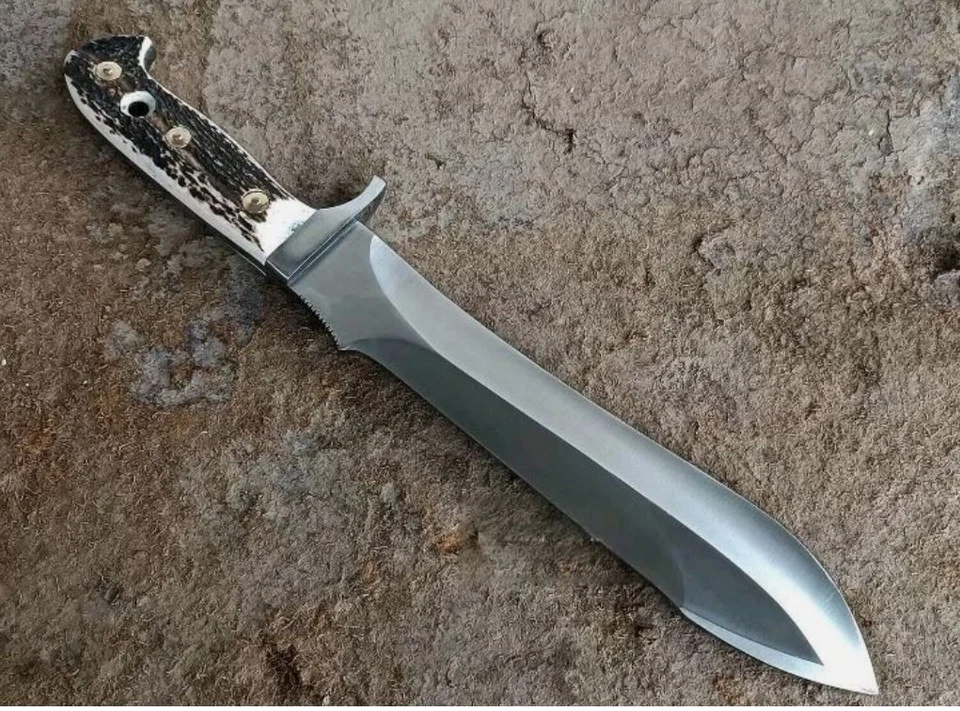 Bowie de supervivencia al aire libre con cuerno de ciervo de caza de acero D2 hecho a mano personalizado Foto 3 de 3