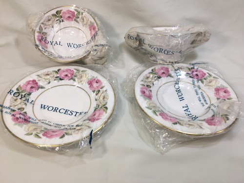 (8) Royal Worcester "Royal Garden" Large CREAM SOUP SETS Pink/White Roses MINT! - Picture 9 of 12