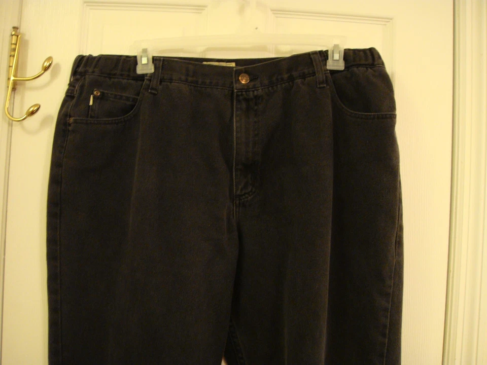 Men's L. L. Bean Comfort Waist Black Jeans Size 42 x 31 Tag says 32" - Image 2 of 4