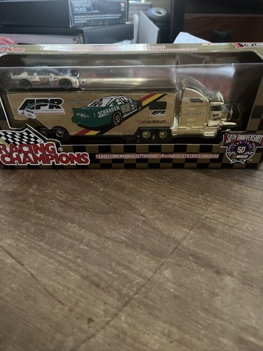 1998 Racing Champions NASCAR Gold Series #33 Schrader 1:64 Transporter mit Auto