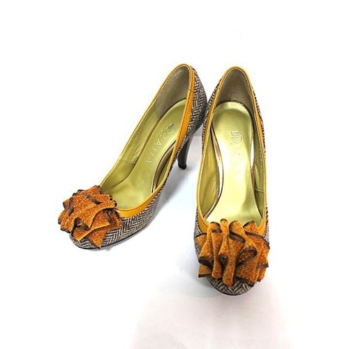 yellow round toe pumps