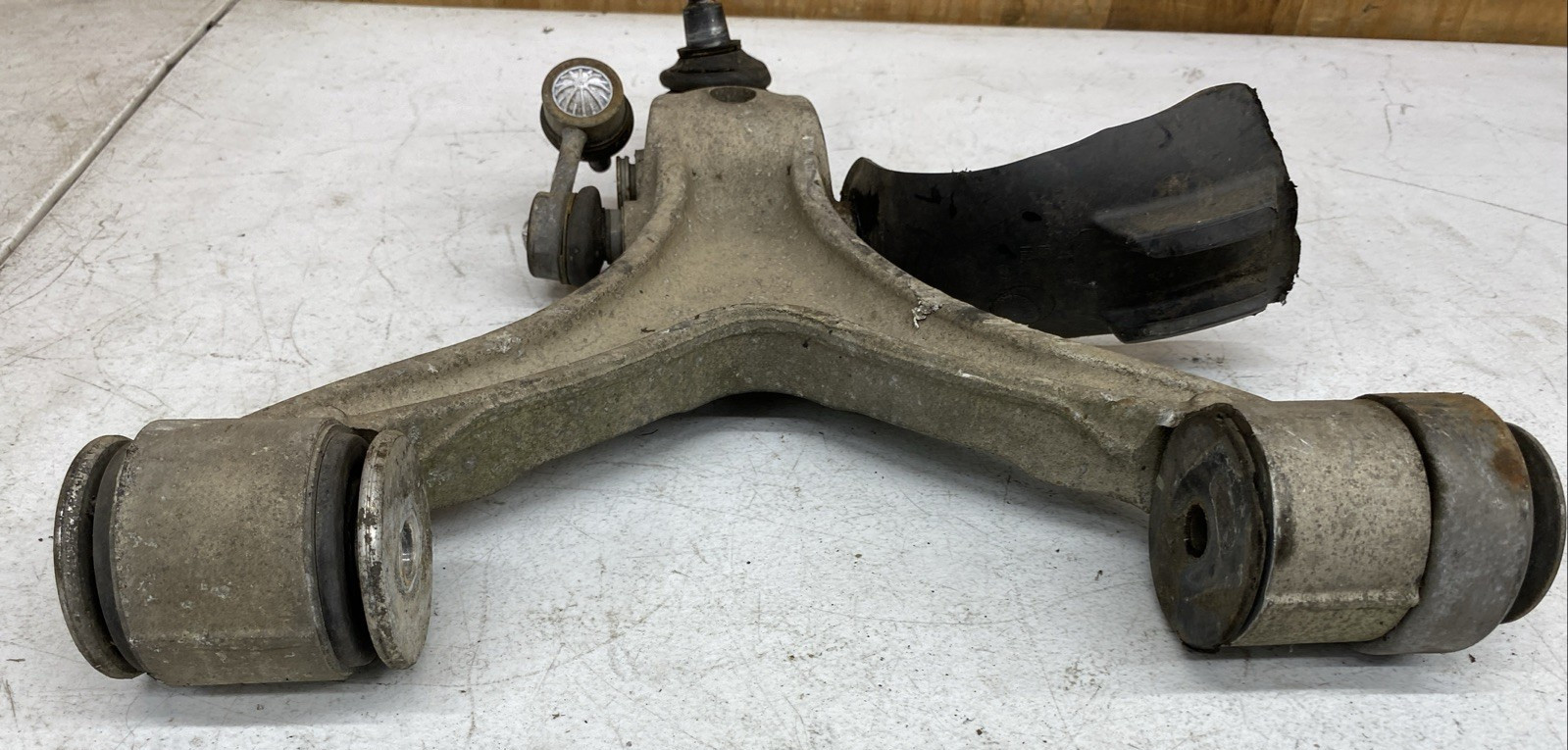 2004-08 Maserati Quattroporte M139 Front Passenger Lower Control Arm 3206581