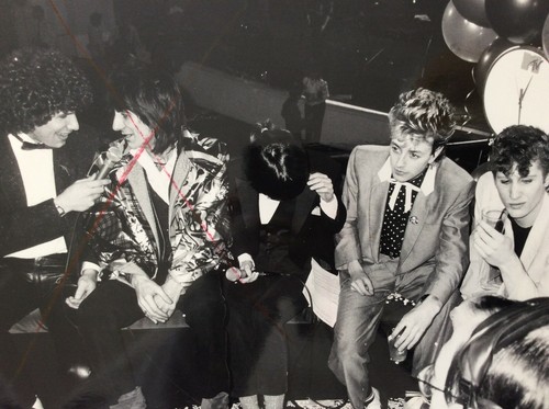 Rare Original VTG 1984 Stray Cats Candid Teen Bag Magazine Music Photo Still - Picture 2 of 3