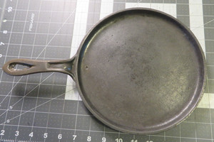 Gate Marked #7 Cast Iron Griddle, has a Heat Ring