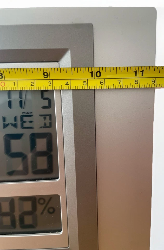 Casio Digital Wall Clock °Thermometer-Hygrometer-Full Auto Calendar 29x19.5cm - Image 4 of 4