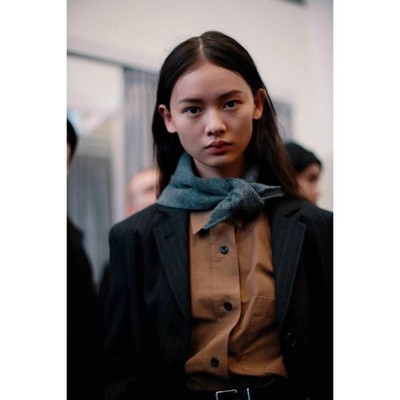 Knotted Triangle Scarf Lightweight Breathable Texture For Chilly Winter Days