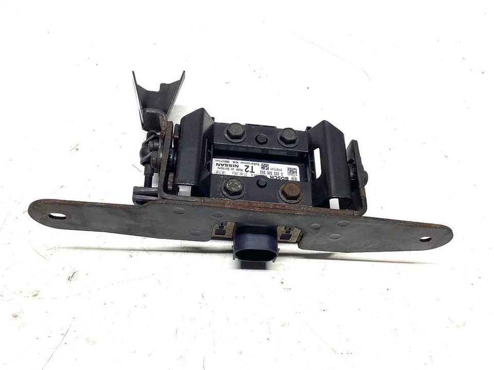 Nissan Navara D23 2016 Distronic radar sensor 284384JC0B DON3950 - Image 2 of 4