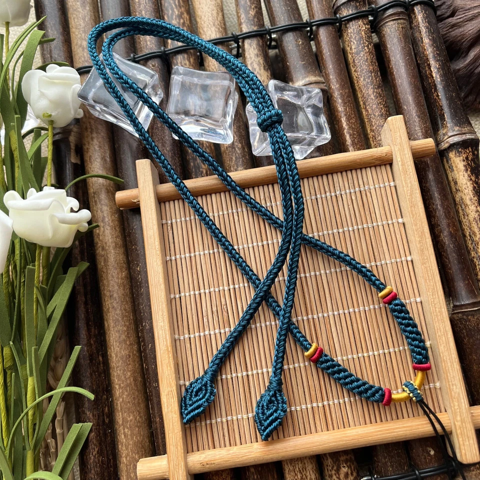 Ожерелье с подвеской из 8 нитей темно-синее плетеное вручную - Изображение 2 из 4