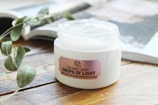 drops of light moisturizer