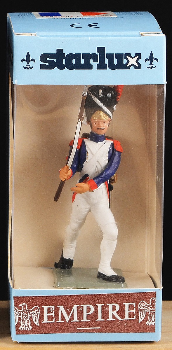 Super Starlux L'Empire - Napoleonic Grenadier Advancing 65mm