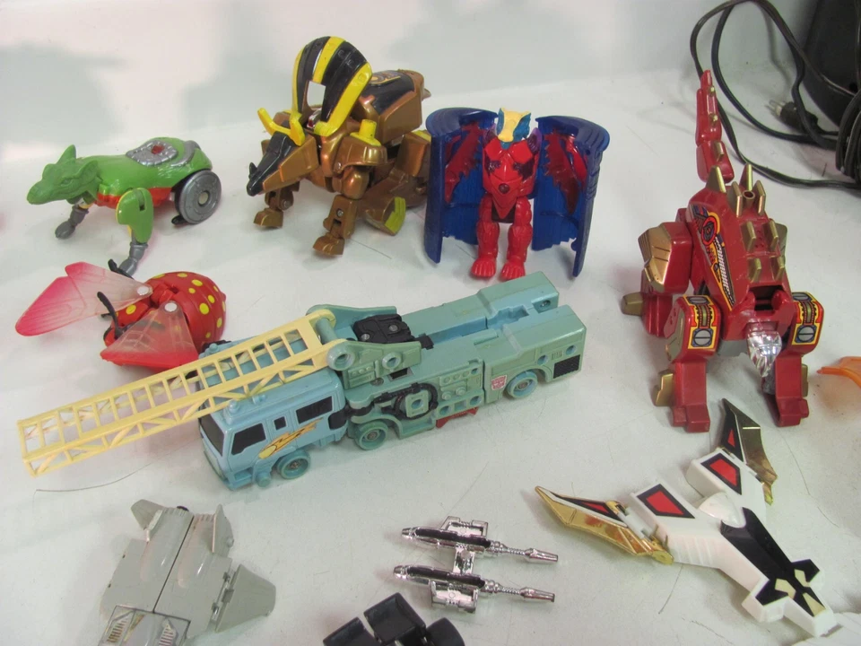 Vintage Transformers G1 Action Figures Micro Transformer Gobots Toy Lot - Image 4 of 4