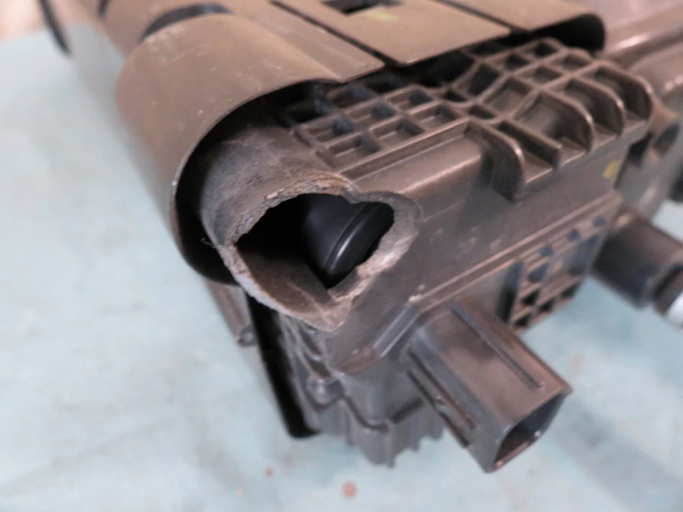 ✅ 11 12 13 14 15 16 Toyota Sienna Fuel Vapor Charcoal Can Canister 77740-08070 Foto 4 de 4