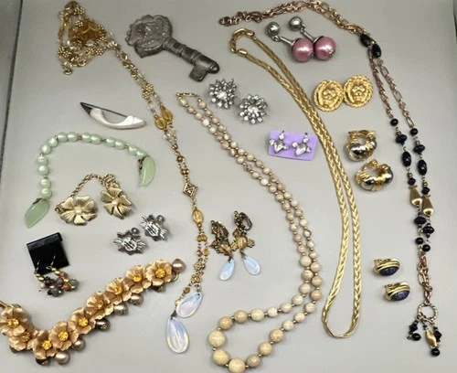 Mixed Lot Vintage Costume Jewelry Necklace Earrings Bracelet Brooch Pin