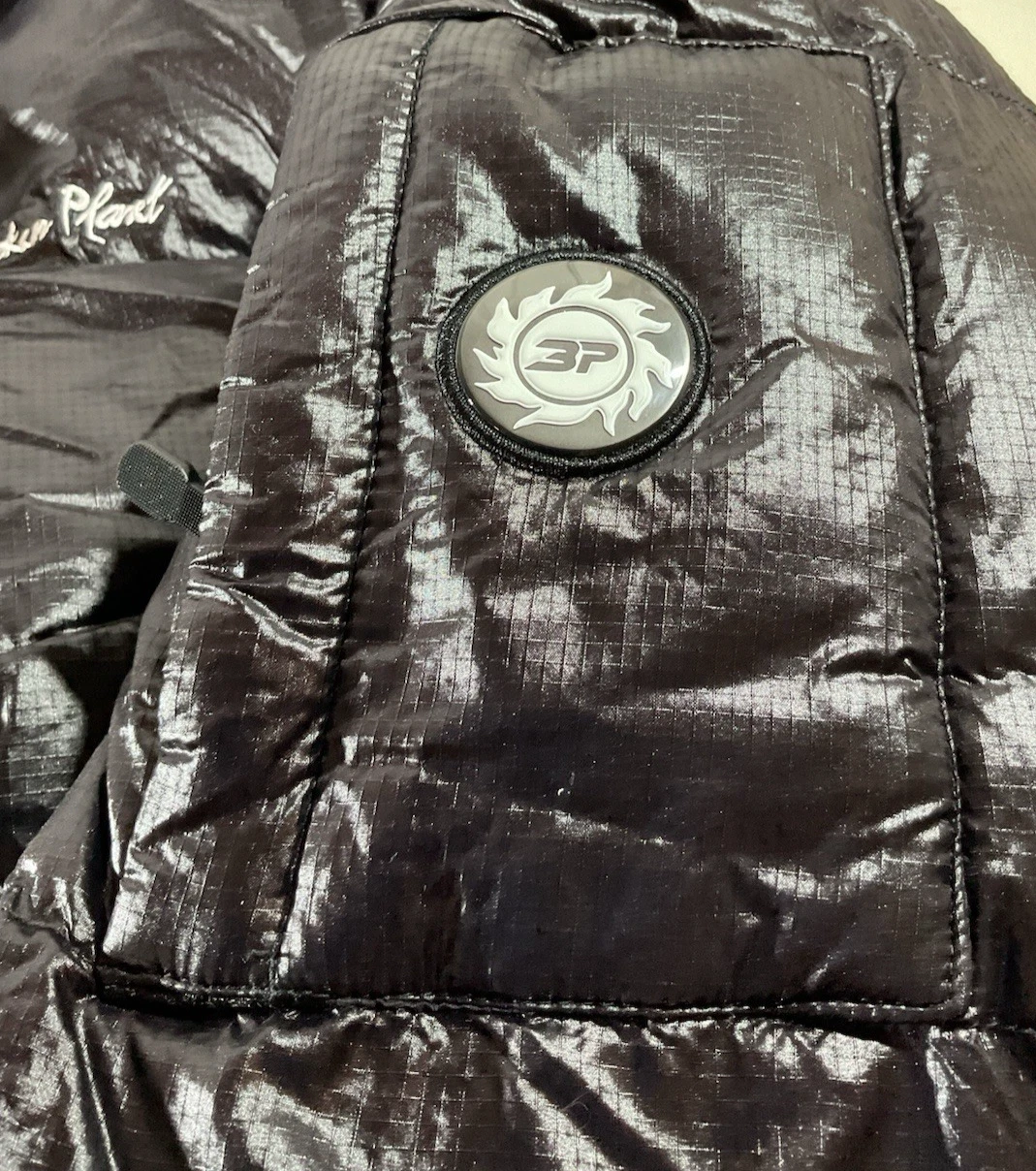 Broken Planet Men's Black Puffer Jacket Hooded Size L Multiple Zip Pockets EUC - product detail image 5