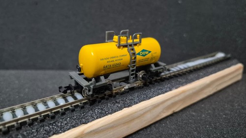 N Scale DOW Chemicals Tank Car #10243 Metal Wheels Rapido Couplers  (No Box) | Zustand: Used