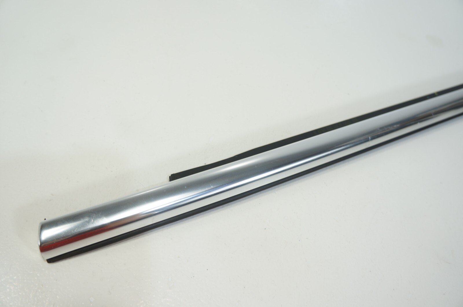 2014-2019 Maserati Ghibli front driver left side door exterior trim chrome OEM