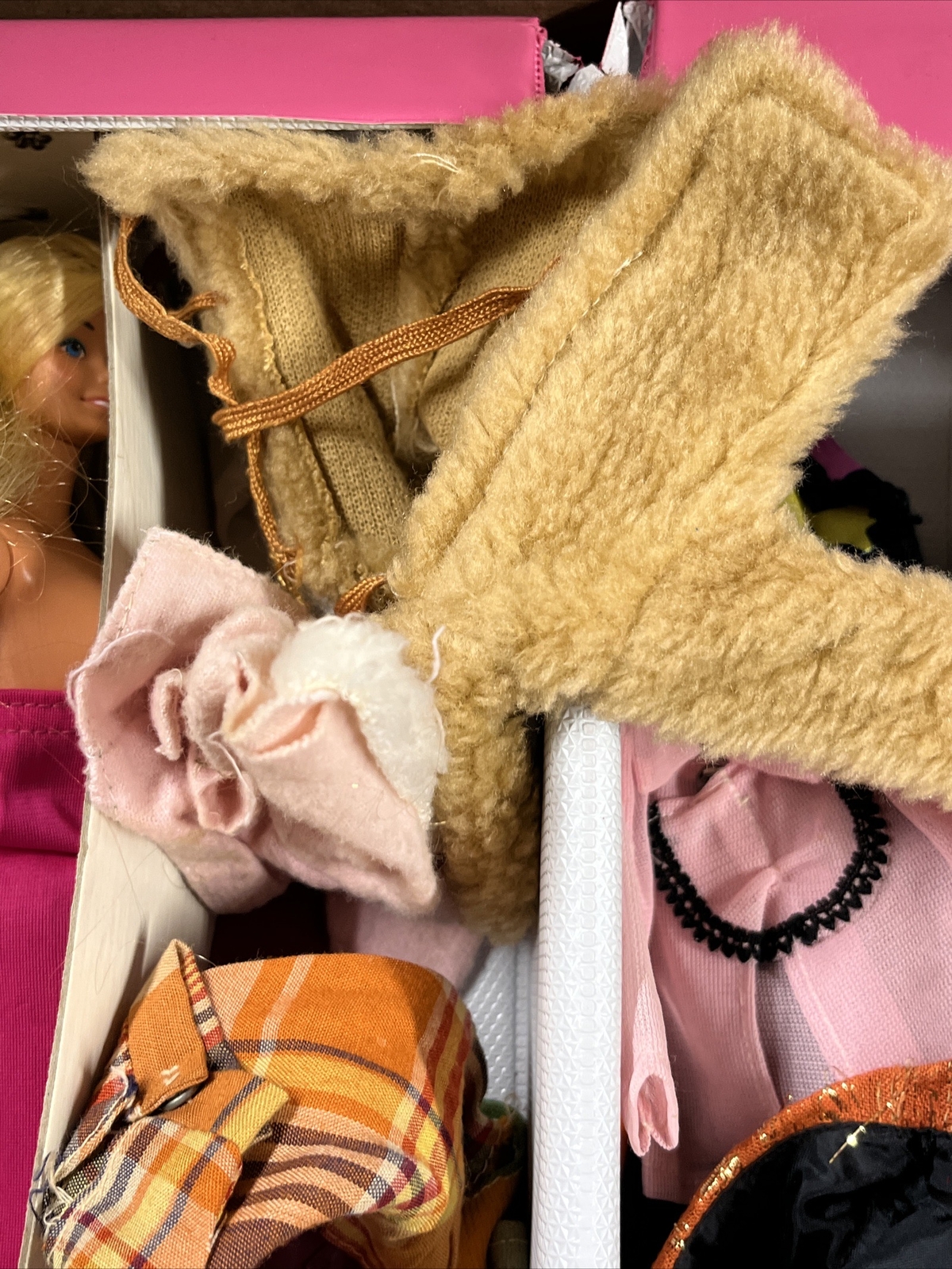 HUGE LOT Vintage Mattel 1977 Barbie Clothes Case EXTRAS Clothes, Shoes