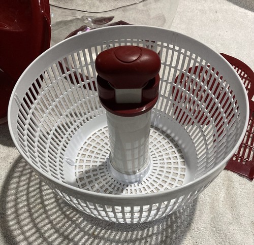 Kitchen Aid Salad Spinner w/3 Dividers/Lid/Red/Colander/Serving Storage Bowl - Picture 5 of 10