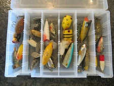 25 Vintage Topwater Fishing Lures in Plastic Case