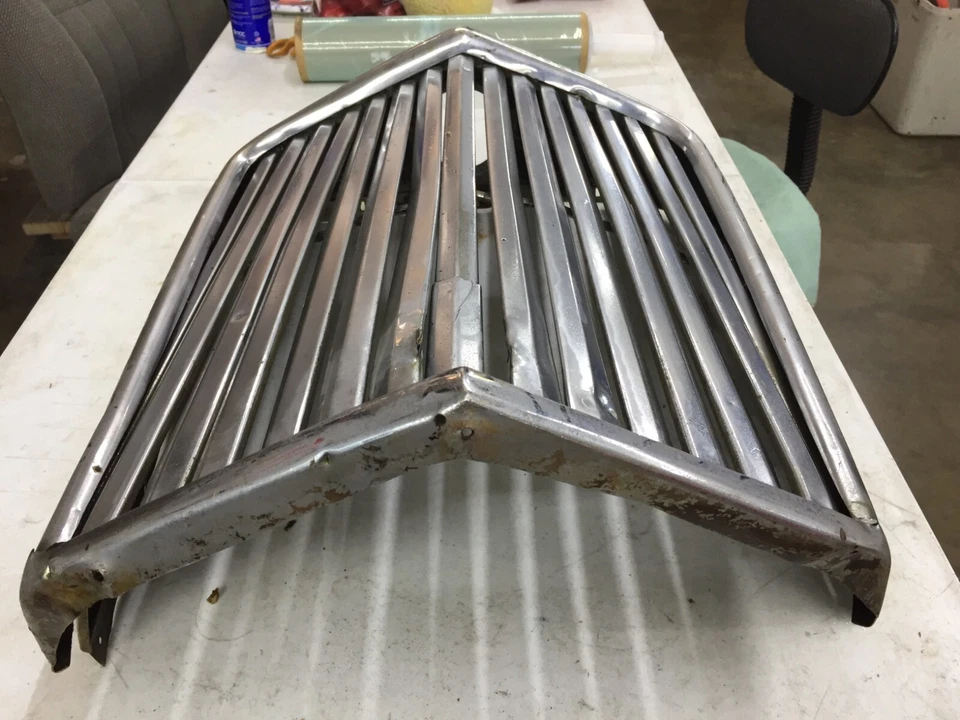 Jaguar Early Saloon MK Mark IV V Chrome Hood Grille for parts or rebuild. SA328 - Изображение 2 из 4