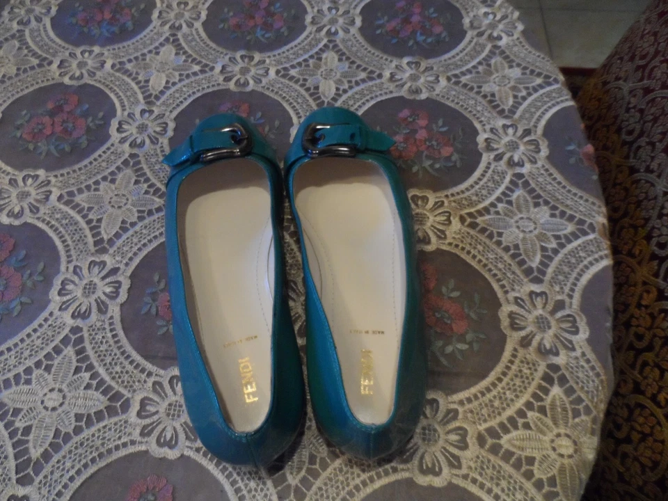 Zapatos planos de ballet Fendi de charol verde aguamarina con detalle de hebilla talla EU 40 - US 10 Foto 4 de 4
