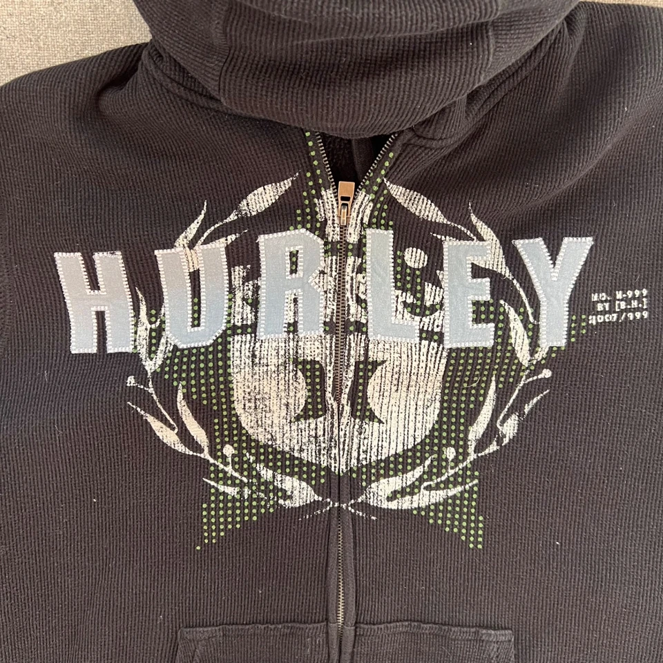 Moletom com capuz Hurley feminino grande preto soletrado com zíper completo - Imagem 3 de 4