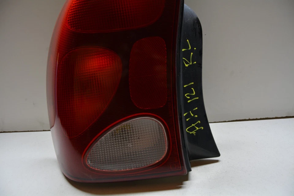 2001 DAEWOO LANOS 4 ДВЕРИ ЗАДНИЙ ЛЕВЫЙ ВОДИТЕЛЬ СТОРОНЕ ЗАДНИЙ ФОНАРЬ OEM, 166-59197 - Изображение 3 из 4