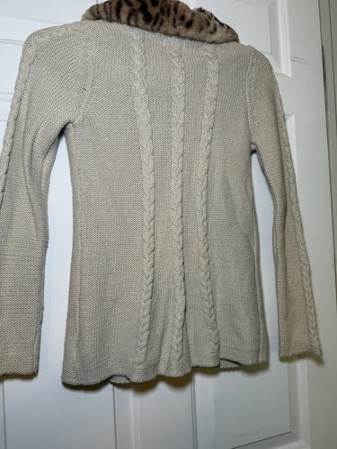 Max Studio Girls Beige Gold 3 Button Faux Fur Collar Swing Sweater Bows Size 7/8 - Picture 7 of 9