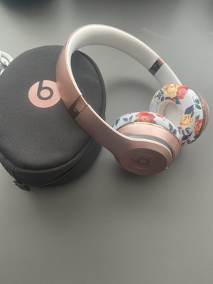 Beats Solo3 Wireless Headphones Rose Gold Pink Gym Running