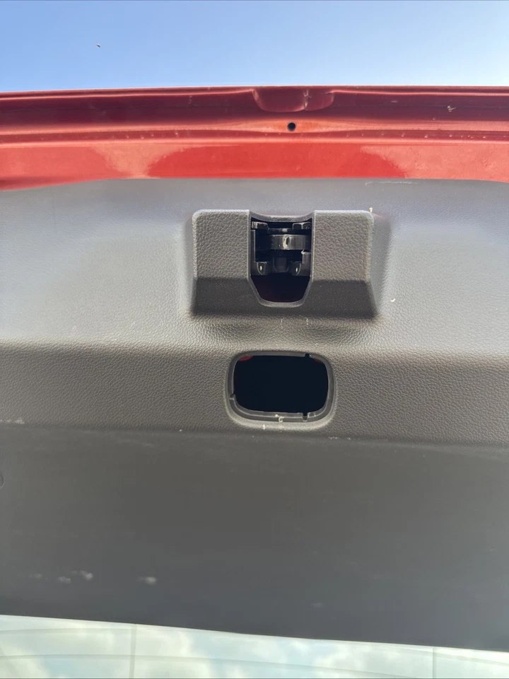 Задний полный оригинальный багажник 2024 Chevrolet Trax Ls б/у - Изображение 3 из 3