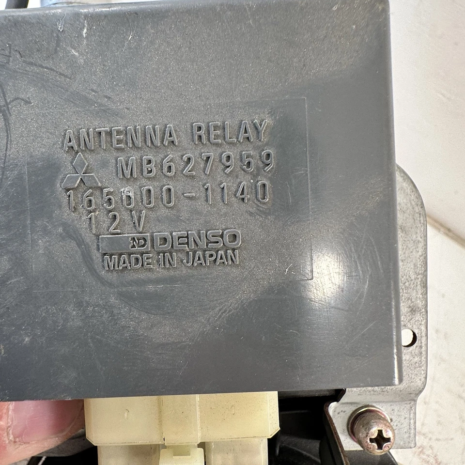 Antena de energía eléctrica 94-96 Mitsubishi Galant OEM MB904061 Dodge Stealth 91-99 Foto 4 de 4