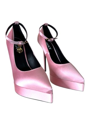 VERSACE Aevitas Plateau Pumps aus rosa Satin mit Charm Medusa