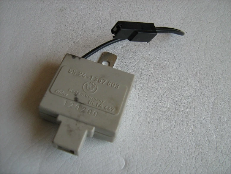 Résistance d'antenne de lunette arrière BMW E36 Coupé Berline 6524 1387803 Fuba - Photo 1/1