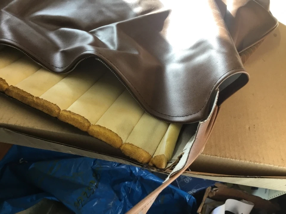 Genuine Peugeot 504 1980> family familiale 3rd row lower seat cushion cover - Image 4 of 4