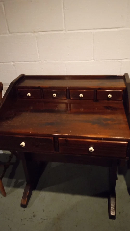 Escritorio antiguo caballete de taberna de pino envejecido Ethan Allen  Foto 2 de 2