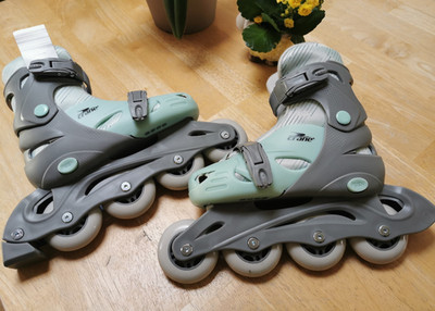 Unbenutzte Inline Skates Größe 33 - 36 verstellbar, in OVP mit Zubehör