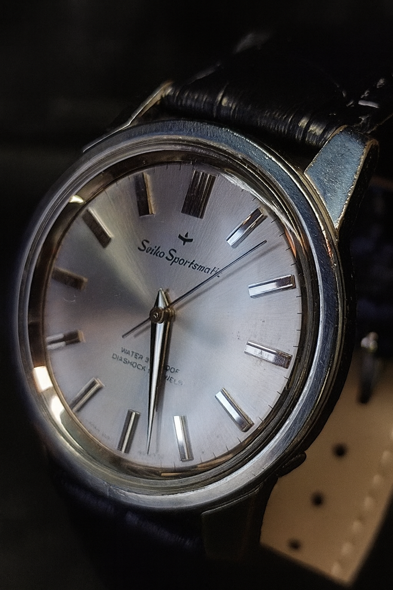 Vintage Seiko Sportmatic Automatic 17 Jewels Watch 6601-8930 From