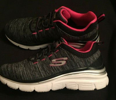 black sketchers size 6