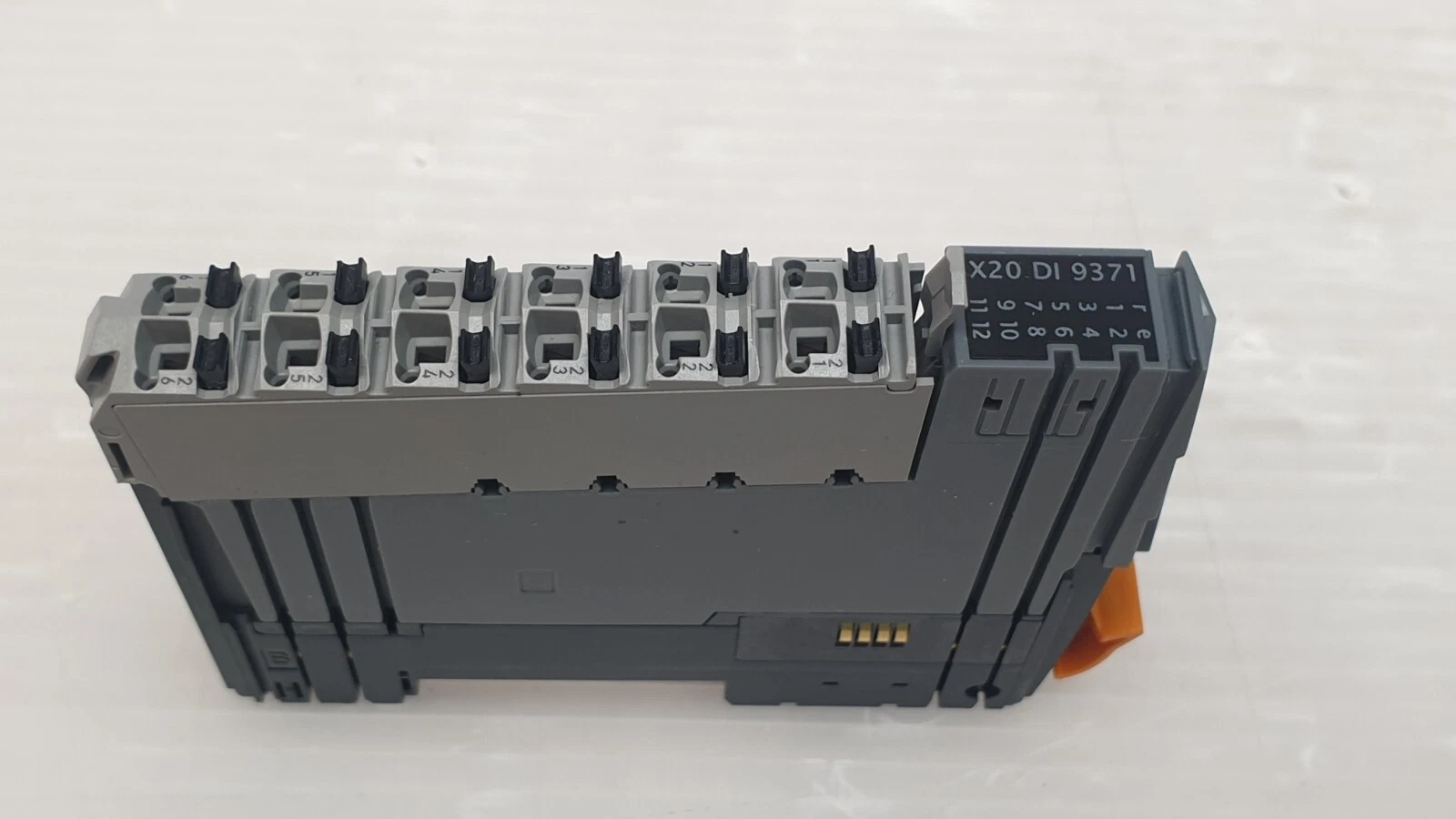 Top of the X20 DI 9371 with 12-pin spring-clamp terminal block and LED window