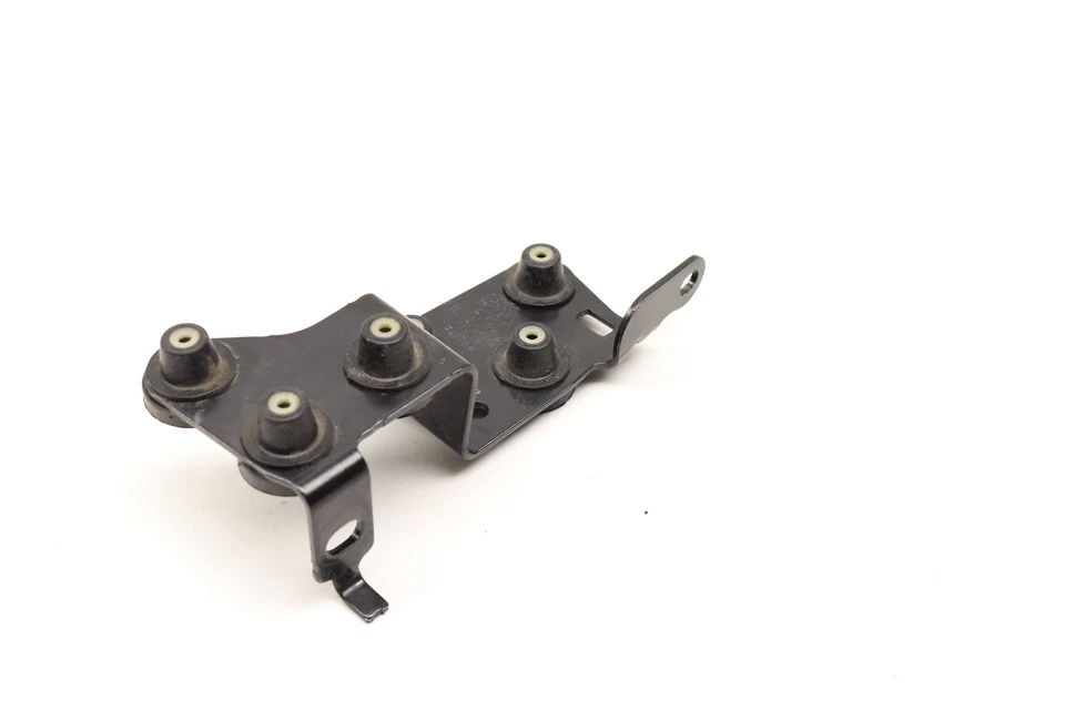 AUDI A5 QUATTRO 2017-2025 2,0 L - Soporte auxiliar de bomba de agua/refrigerante Foto 2 de 4