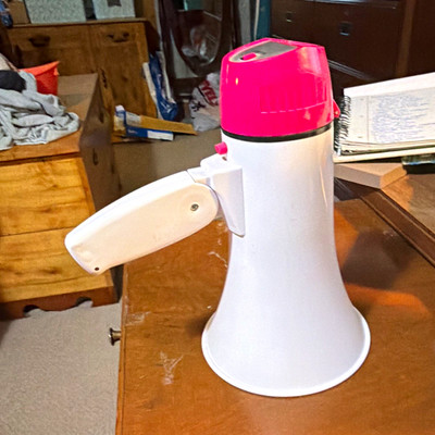 SC-157 Mini Handheld Megaphone Bullhorn Speaker Speak Off Switch White/Pink