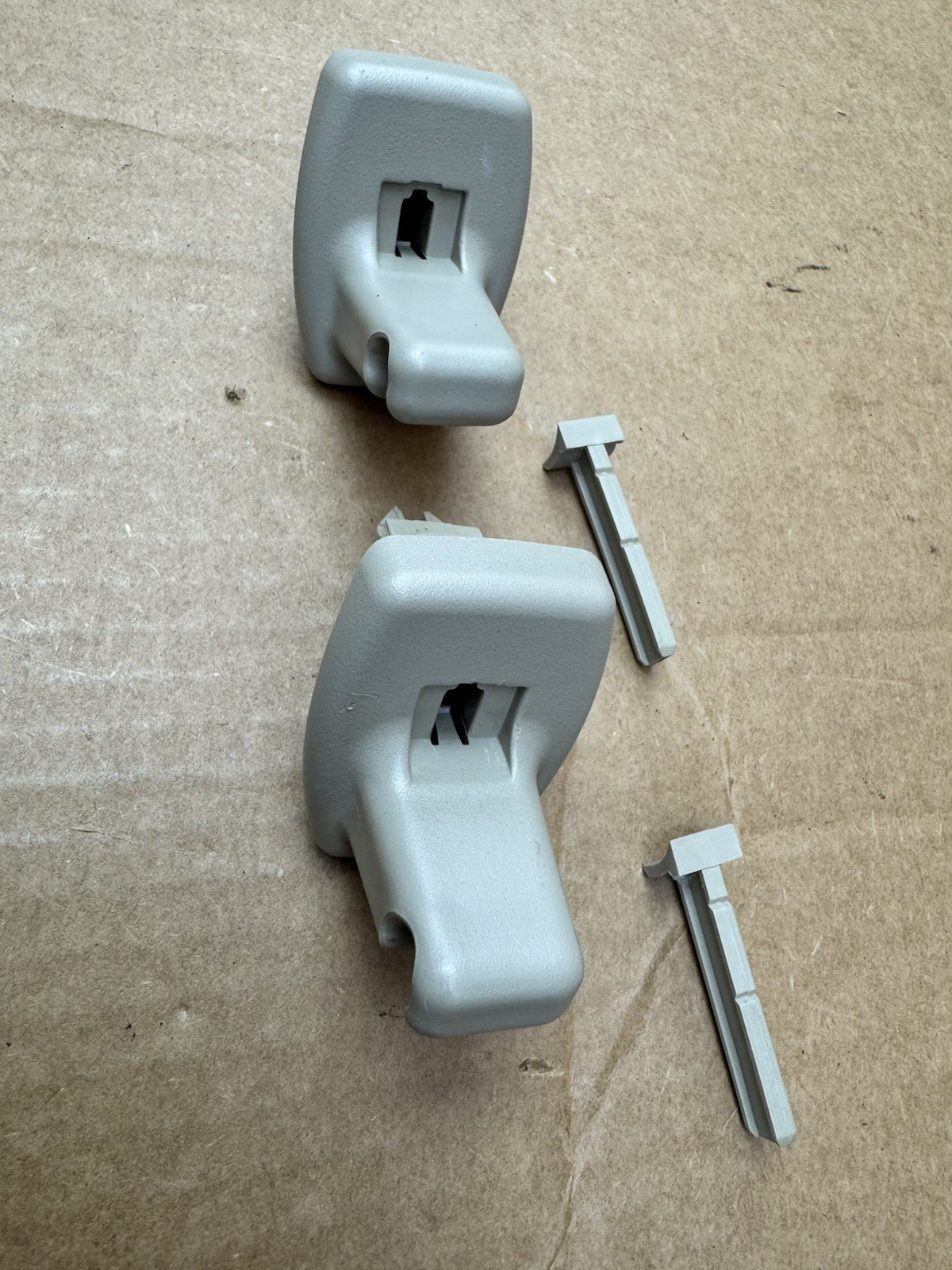 2003-2009 Chevolet Express GMC Savana Van Sun Visor Clip Retainer Set OEM x2 thumbnail 6