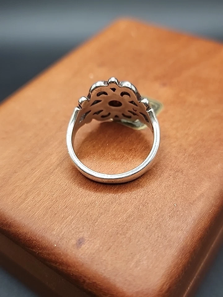 Anillo de encaje español de plata de ley James Avery con granate *Caja no incluida* Foto 3 de 4