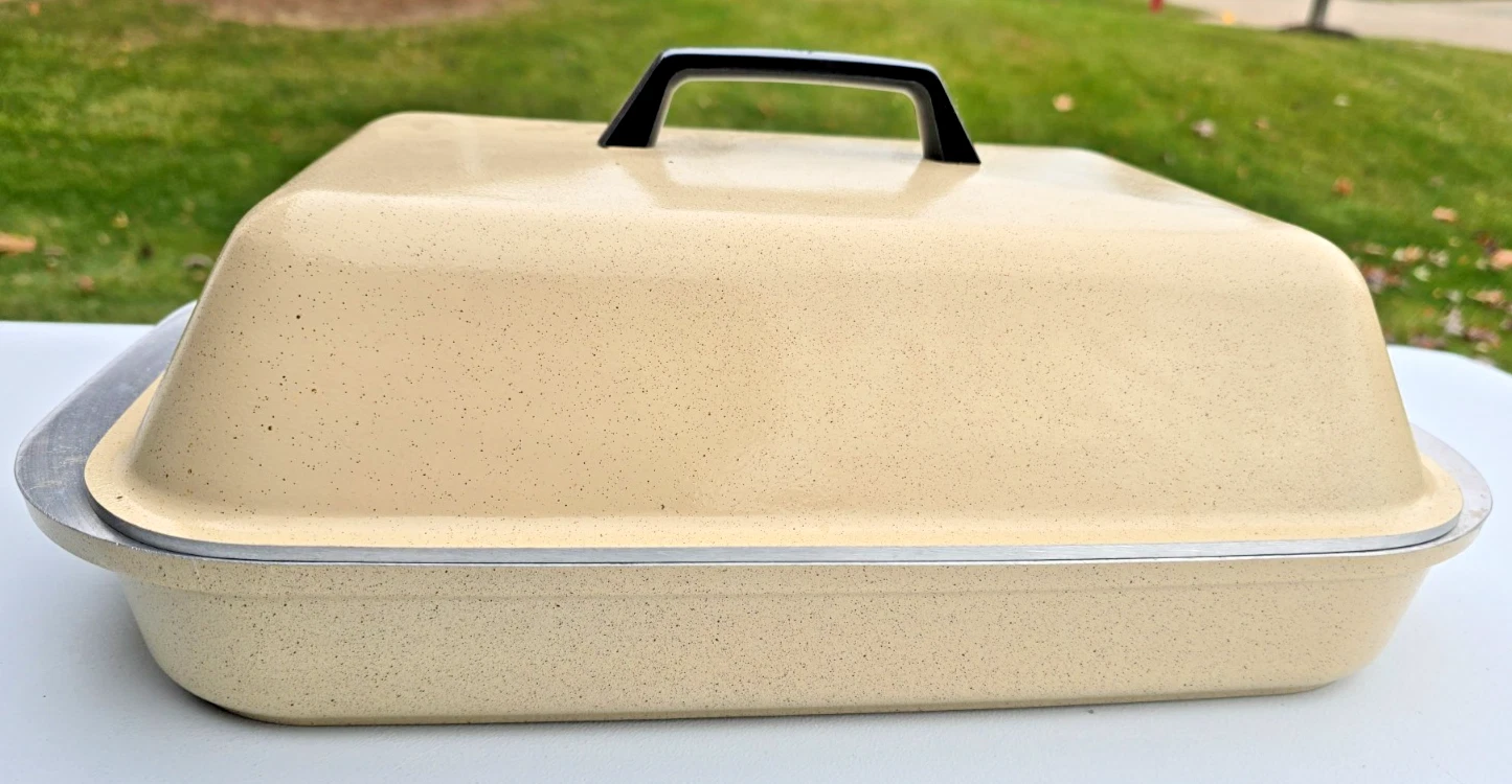 Vintage Kitchen Fair 17" x 11" Almond Beige Covered Dutch Oven Roaster Pan USA